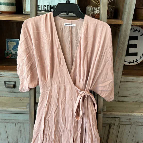 Reformation women’s Winslow dress in blush size small - Picture 3 of 10